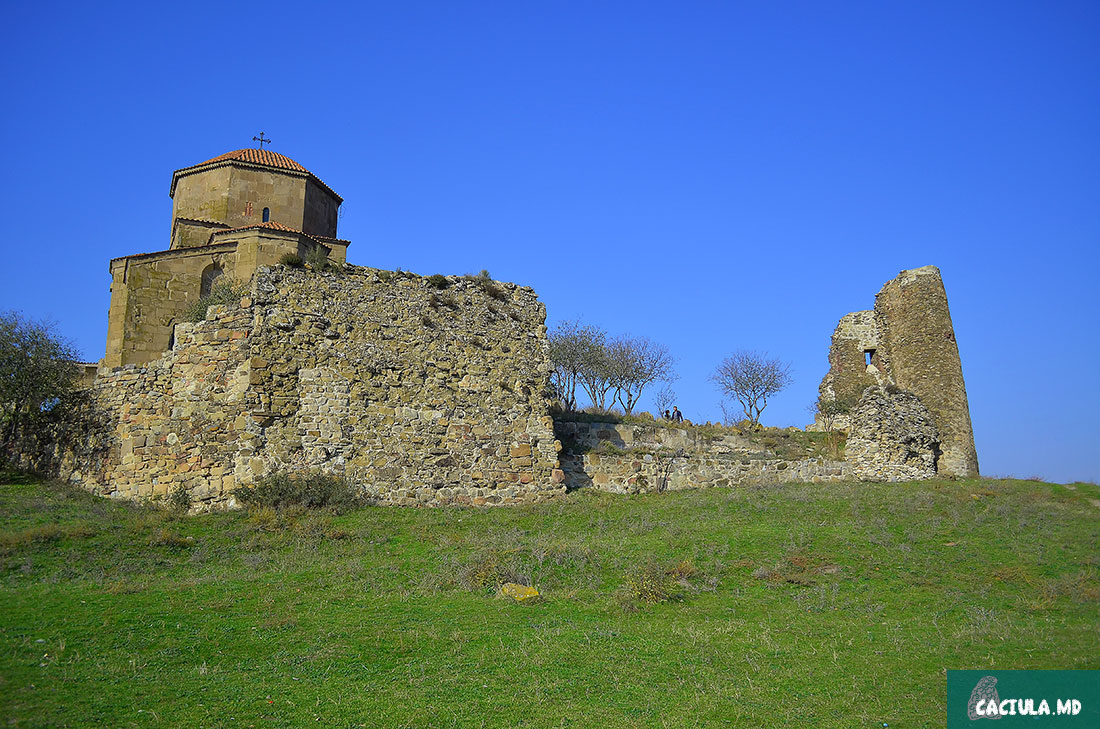 старые стены Джвари, фото 2016 года