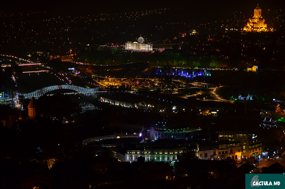 вид на ночной Тбилиси 2016 с крепости Нарикала