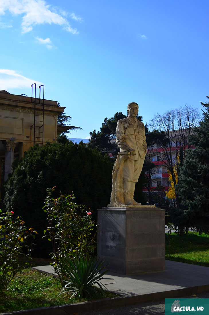 памятник Сталину возле музея в городе ГОри, Грузия 2016