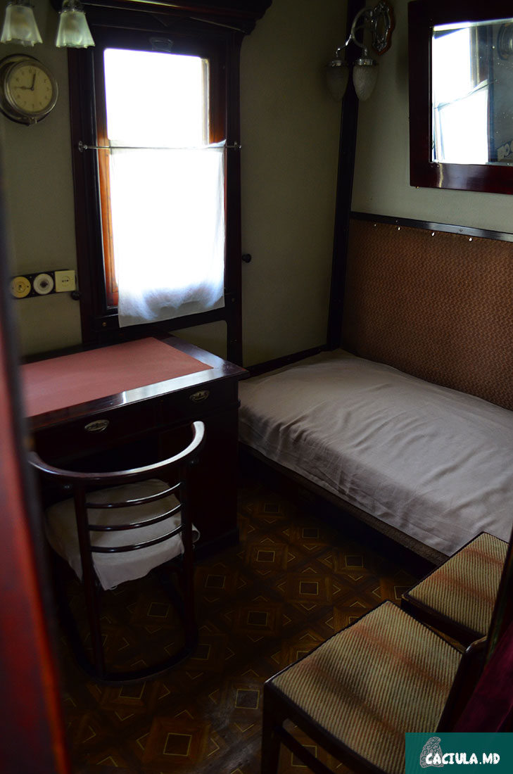 комната в вагоне сталина, где он спал и работал
