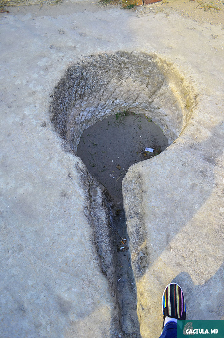 углубления для хранения воды, грузинский Мачу Пикчу, фото 2016 года