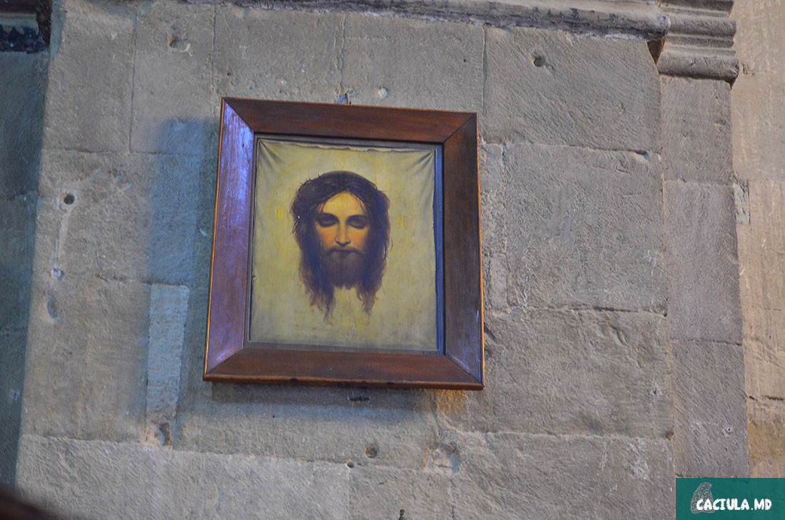 портрет Иисуса в Мцхете, у которого меняются глаза