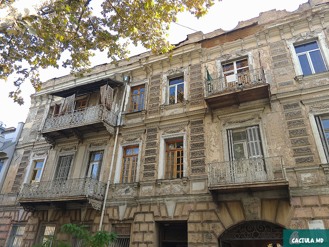 обветшалые дома старого Тбилиси