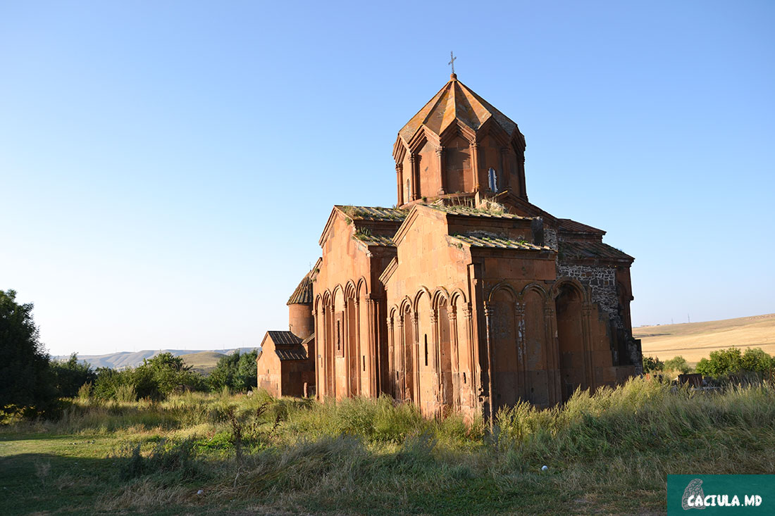 крупный монастырь в области Ширак, Армения