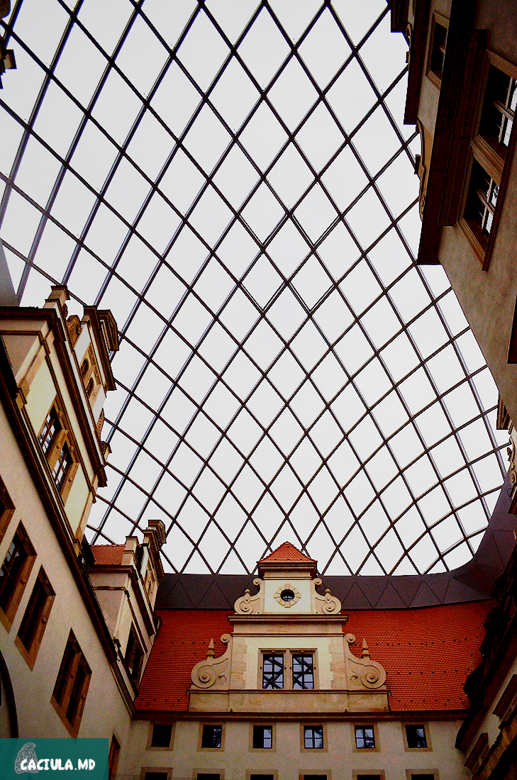 купол крытой крыши в Дрездене