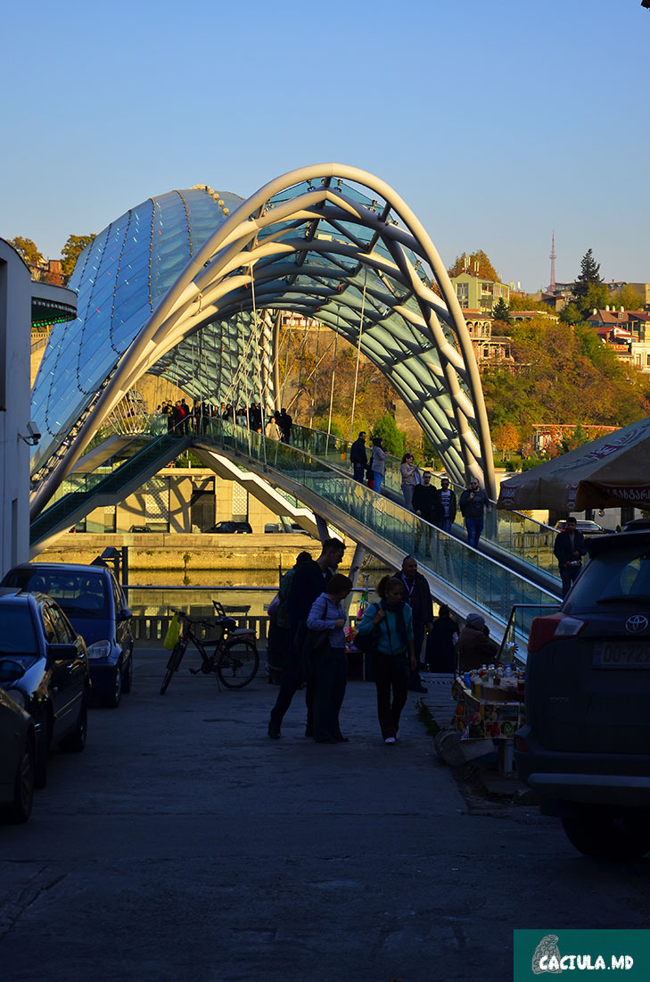 мост дружбы в Тбилиси 2016